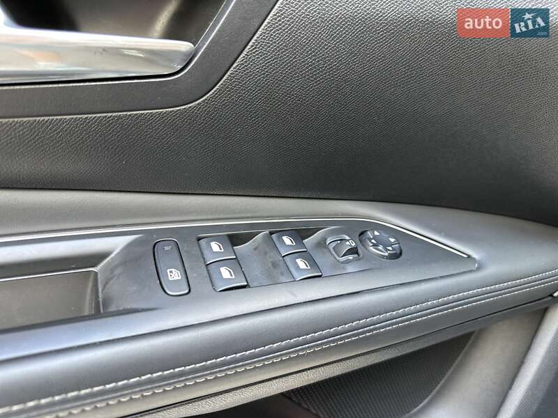 Внедорожник / Кроссовер Peugeot 3008 2017 в Киеве