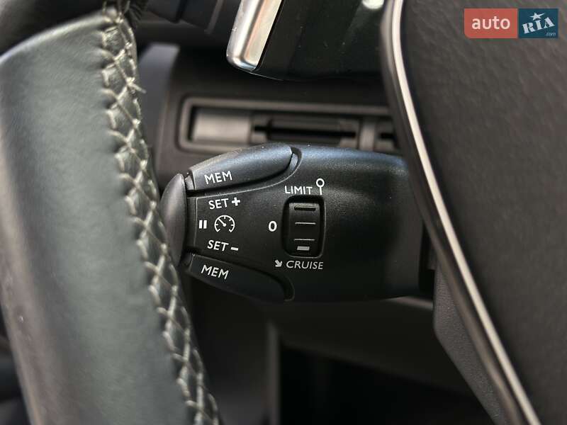 Внедорожник / Кроссовер Peugeot 3008 2017 в Киеве