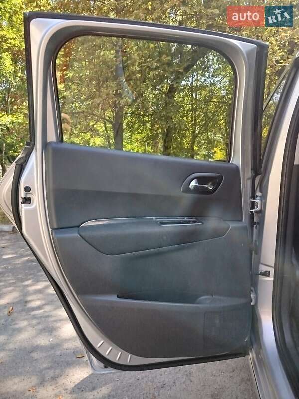 Позашляховик / Кросовер Peugeot 3008 2011 в Кам'янському