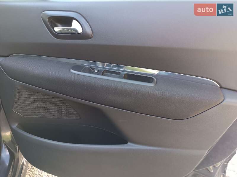 Позашляховик / Кросовер Peugeot 3008 2011 в Калуші