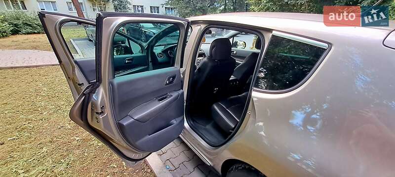 Позашляховик / Кросовер Peugeot 3008 2013 в Івано-Франківську