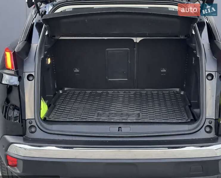 Внедорожник / Кроссовер Peugeot 3008 2019 в Киеве