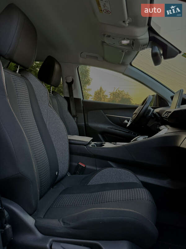 Позашляховик / Кросовер Peugeot 3008 2017 в Львові