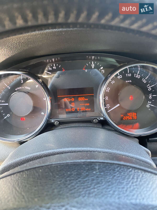 Позашляховик / Кросовер Peugeot 3008 2015 в Жовкві