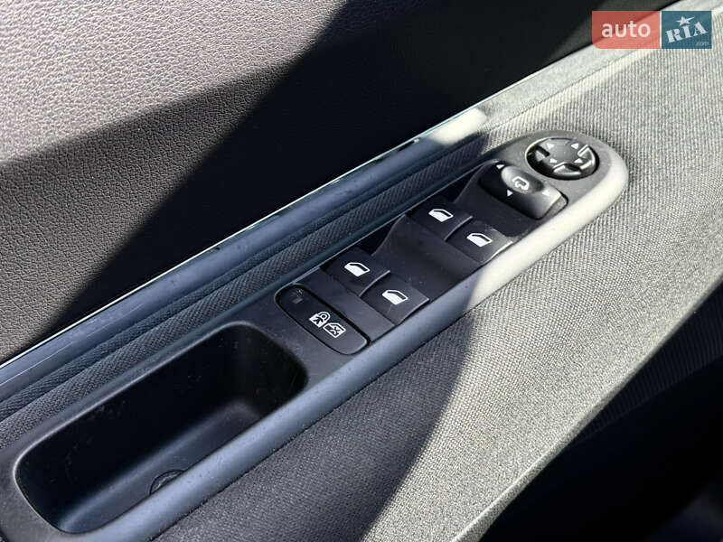 Внедорожник / Кроссовер Peugeot 3008 2013 в Львове фото 19 Внедорожник / Кроссовер Peugeot 3008 2013 в Львове