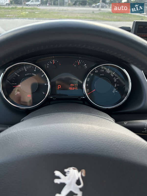 Внедорожник / Кроссовер Peugeot 3008 2011 в Ивано-Франковске