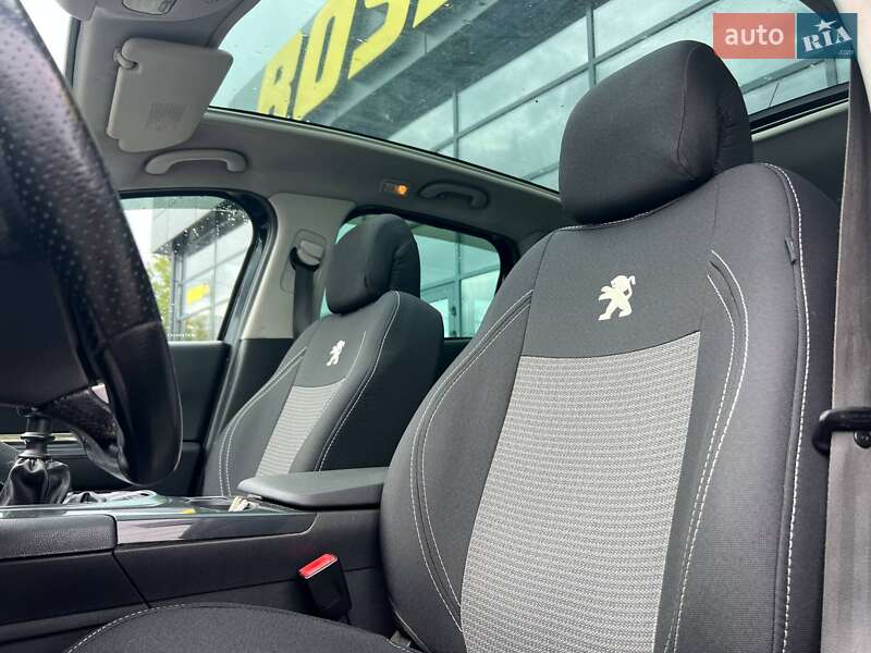 Позашляховик / Кросовер Peugeot 3008 2011 в Івано-Франківську