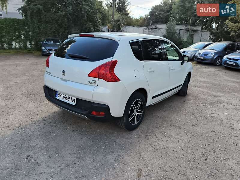 Внедорожник / Кроссовер Peugeot 3008 2011 в Луцке