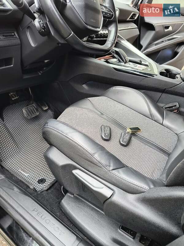 Позашляховик / Кросовер Peugeot 3008 2017 в Острозі