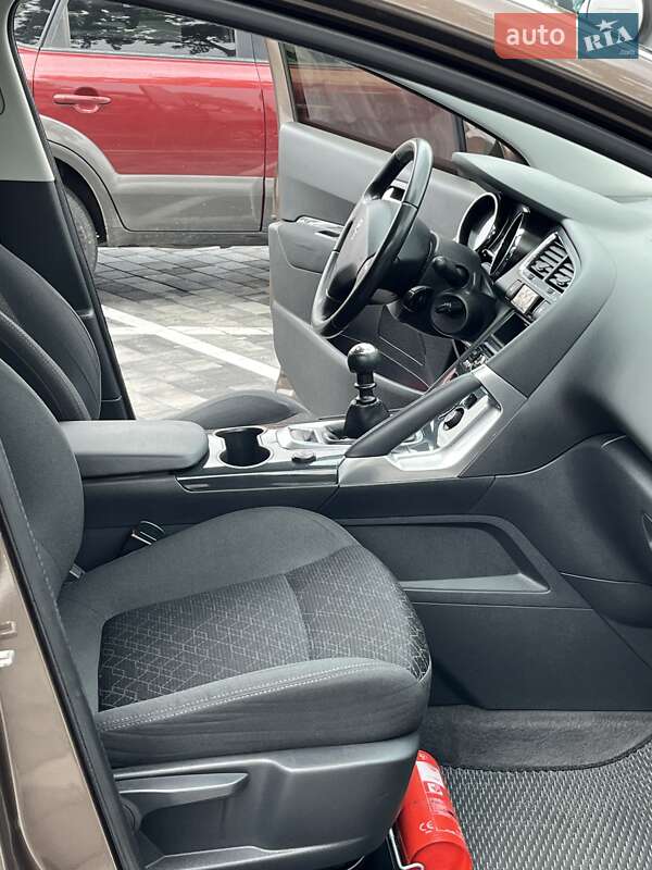 Позашляховик / Кросовер Peugeot 3008 2015 в Хмільнику