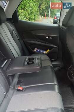 Внедорожник / Кроссовер Peugeot 3008 2018 в 