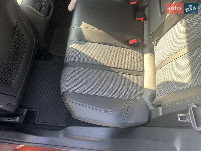 Позашляховик / Кросовер Peugeot 3008 2018 в Дніпрі