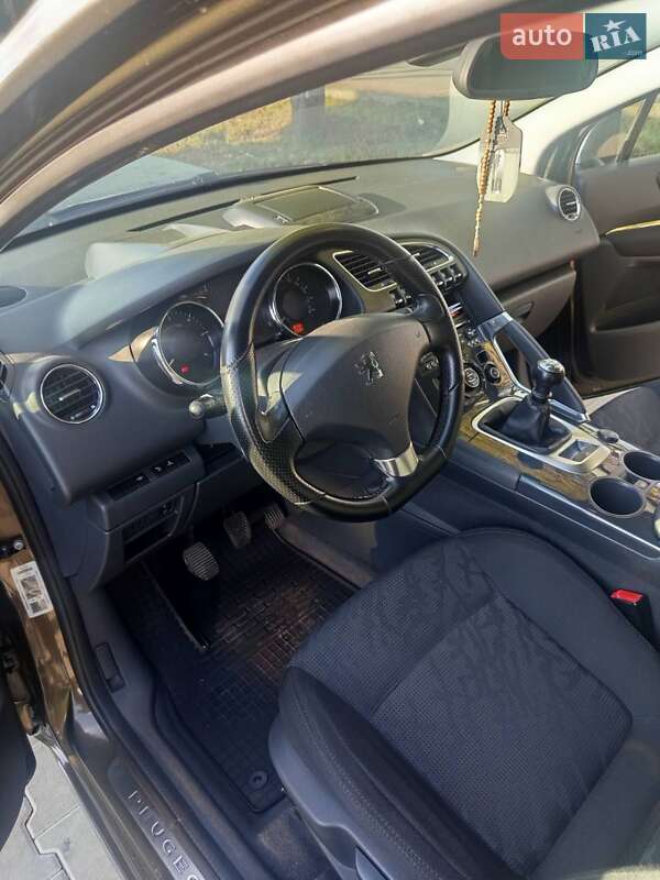 Позашляховик / Кросовер Peugeot 3008 2010 в Стрию