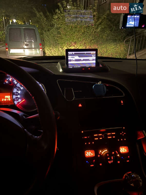 Позашляховик / Кросовер Peugeot 3008 2010 в Івано-Франківську фото 3 Позашляховик / Кросовер Peugeot 3008 2010 в Івано-Франківську