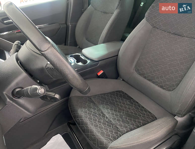 Позашляховик / Кросовер Peugeot 3008 2016 в Львові фото 8 Позашляховик / Кросовер Peugeot 3008 2016 в Львові