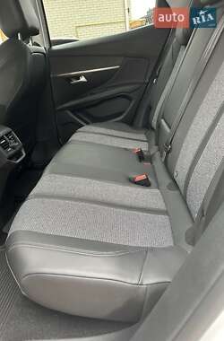 Внедорожник / Кроссовер Peugeot 3008 2017 в 