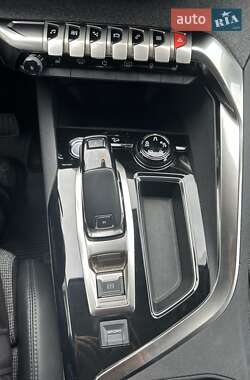 Внедорожник / Кроссовер Peugeot 3008 2017 в 