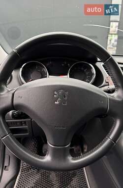 Внедорожник / Кроссовер Peugeot 3008 2012 в 