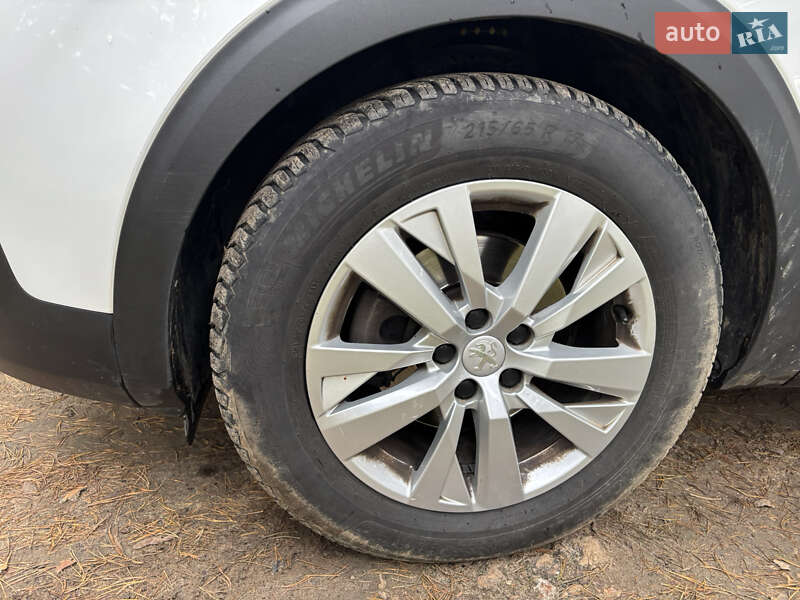 Внедорожник / Кроссовер Peugeot 3008 2019 в Новояворовске