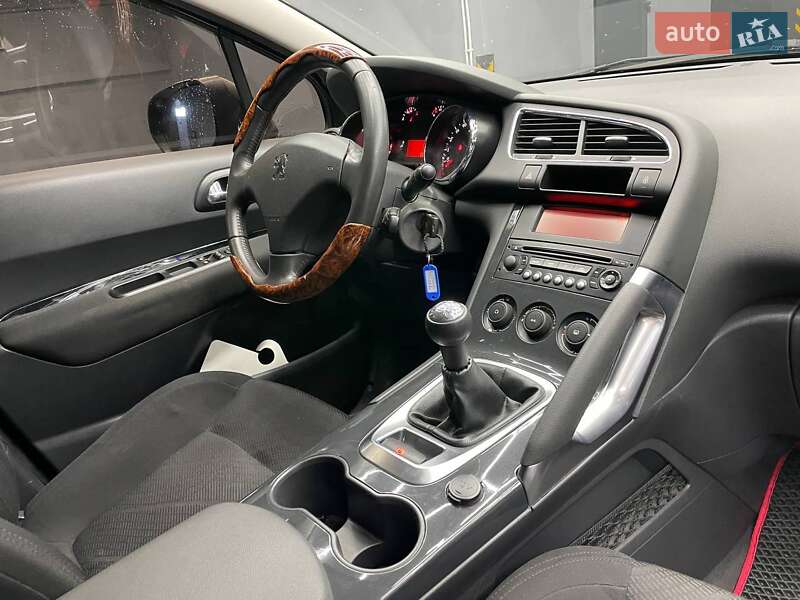 Внедорожник / Кроссовер Peugeot 3008 2011 в Черновцах