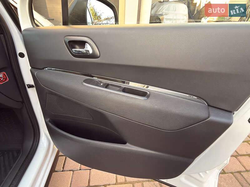 Внедорожник / Кроссовер Peugeot 3008 2015 в Ивано-Франковске