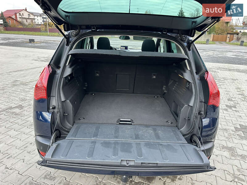 Позашляховик / Кросовер Peugeot 3008 2011 в Луцьку