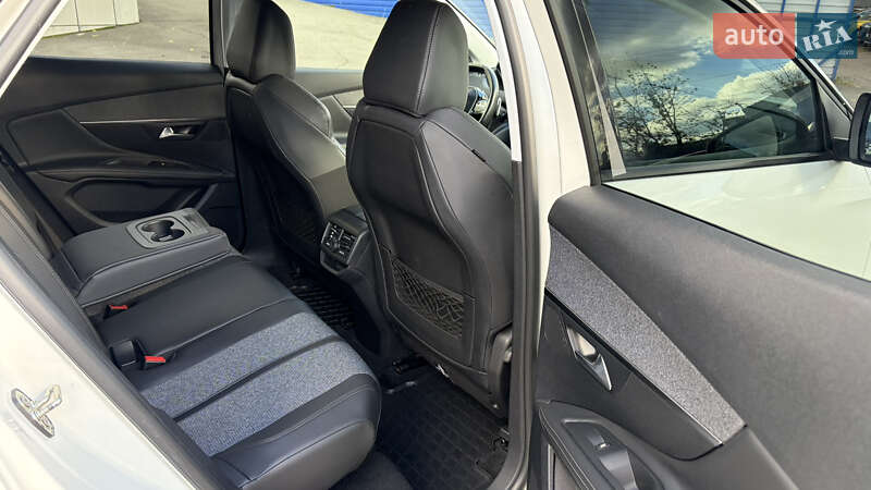 Внедорожник / Кроссовер Peugeot 3008 2018 в Киеве