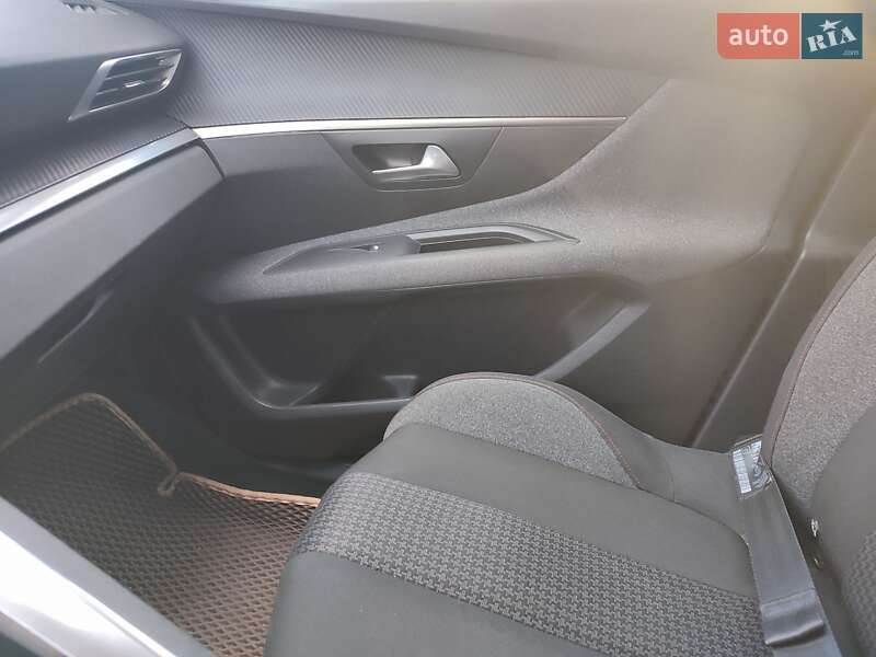 Внедорожник / Кроссовер Peugeot 3008 2019 в Коростене