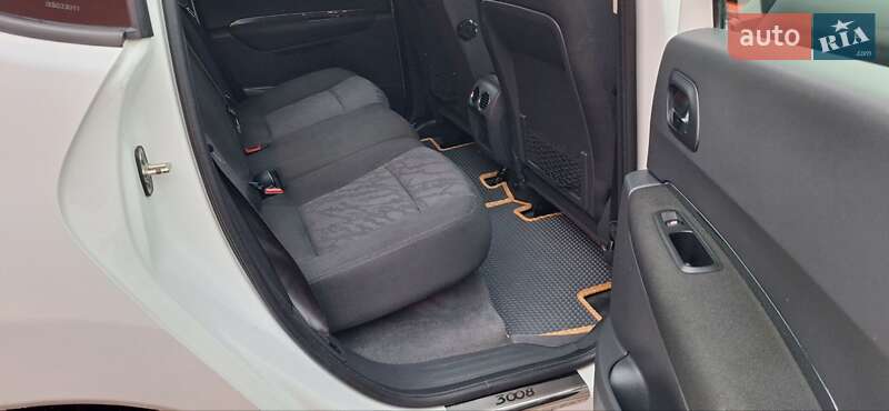 Внедорожник / Кроссовер Peugeot 3008 2012 в Новоархангельске