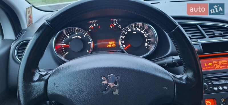 Внедорожник / Кроссовер Peugeot 3008 2012 в Новоархангельске