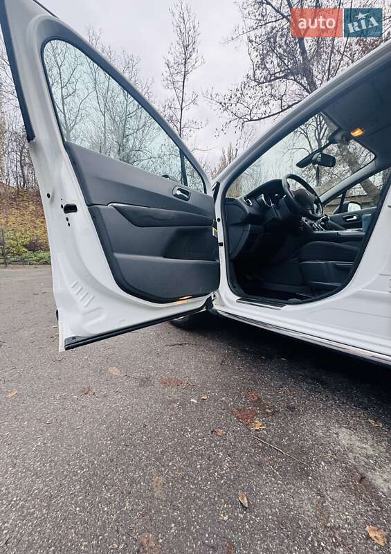 Внедорожник / Кроссовер Peugeot 3008 2011 в Киеве фото 5 Внедорожник / Кроссовер Peugeot 3008 2011 в Киеве