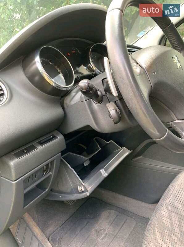 Позашляховик / Кросовер Peugeot 3008 2012 в Рожище