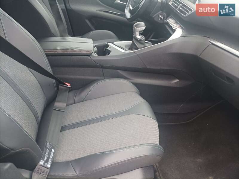 Внедорожник / Кроссовер Peugeot 3008 2017 в Красилове