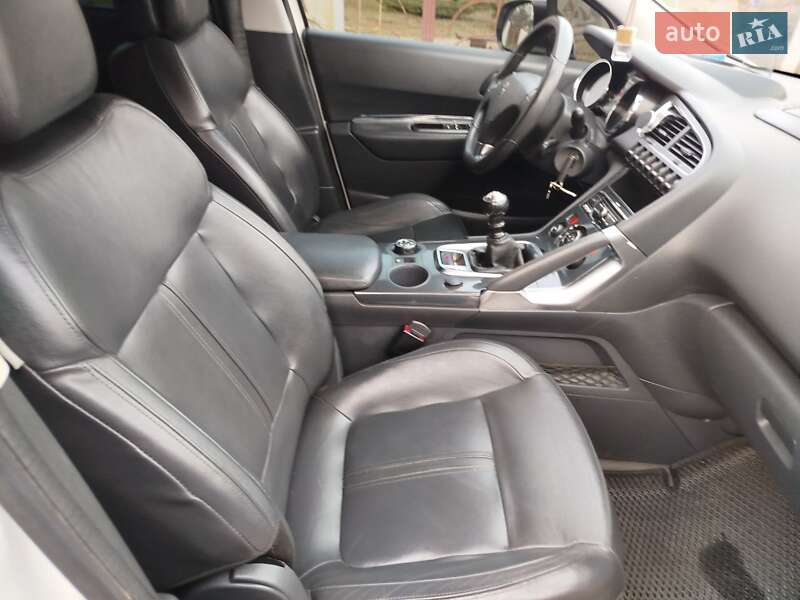 Внедорожник / Кроссовер Peugeot 3008 2011 в Киеве