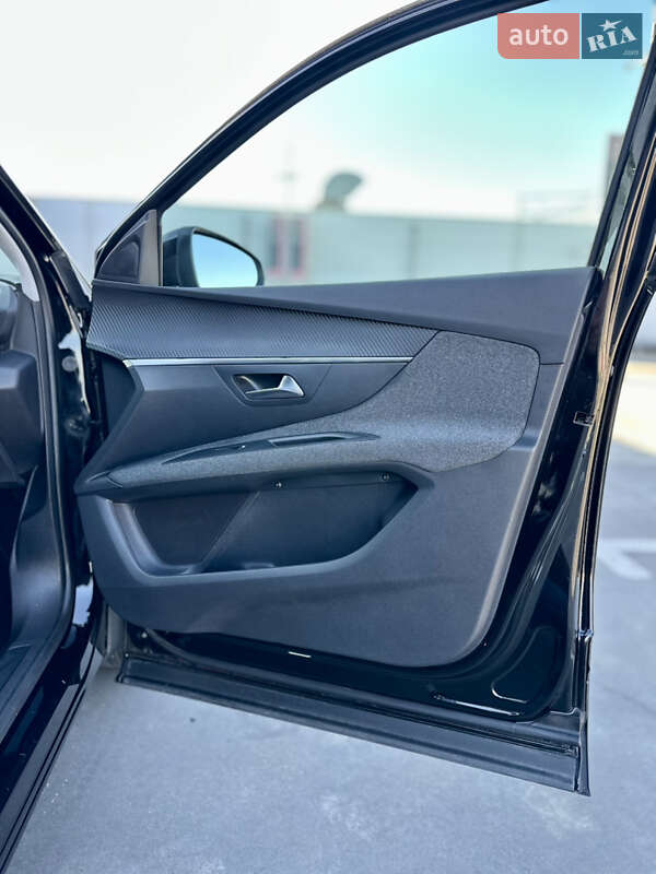 Внедорожник / Кроссовер Peugeot 3008 2020 в Киеве