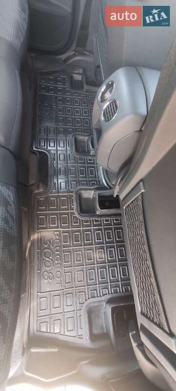 Позашляховик / Кросовер Peugeot 3008 2011 в Бару