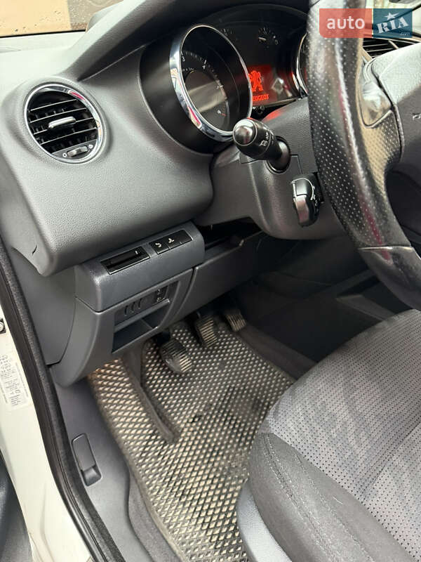 Внедорожник / Кроссовер Peugeot 3008 2010 в Тернополе