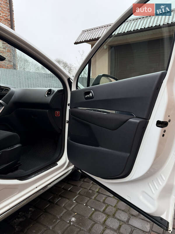 Внедорожник / Кроссовер Peugeot 3008 2010 в Тернополе