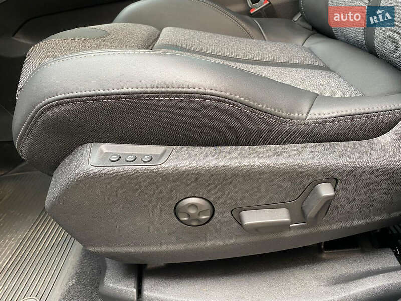 Внедорожник / Кроссовер Peugeot 3008 2019 в Киеве