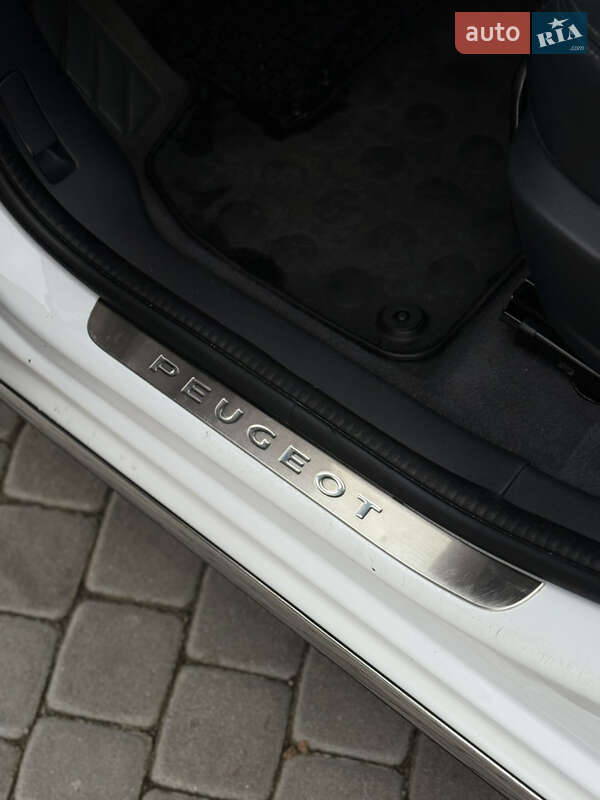 Позашляховик / Кросовер Peugeot 3008 2015 в Старокостянтинові