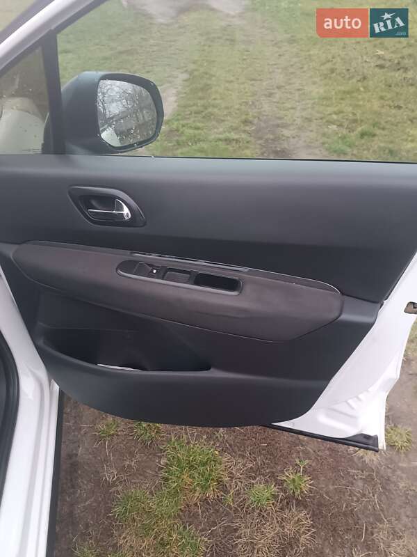 Позашляховик / Кросовер Peugeot 3008 2011 в Котельві фото 34 Позашляховик / Кросовер Peugeot 3008 2011 в Котельві