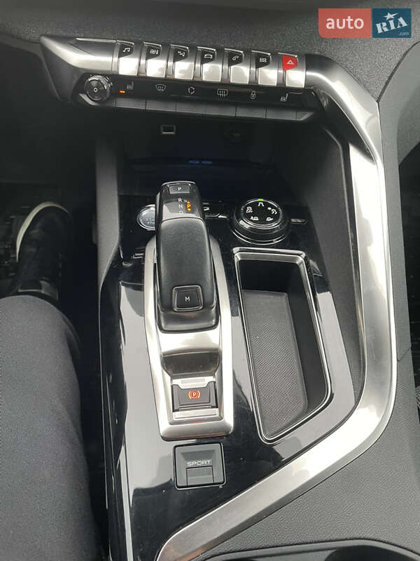 Внедорожник / Кроссовер Peugeot 3008 2019 в Киеве