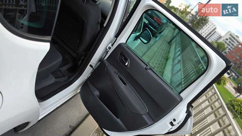 Внедорожник / Кроссовер Peugeot 3008 2014 в Львове фото 30 Внедорожник / Кроссовер Peugeot 3008 2014 в Львове