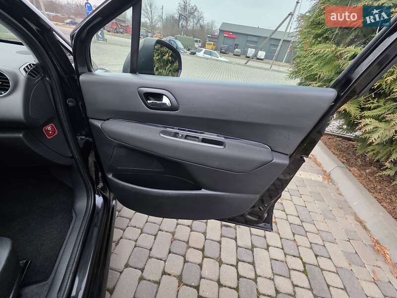 Позашляховик / Кросовер Peugeot 3008 2016 в Івано-Франківську