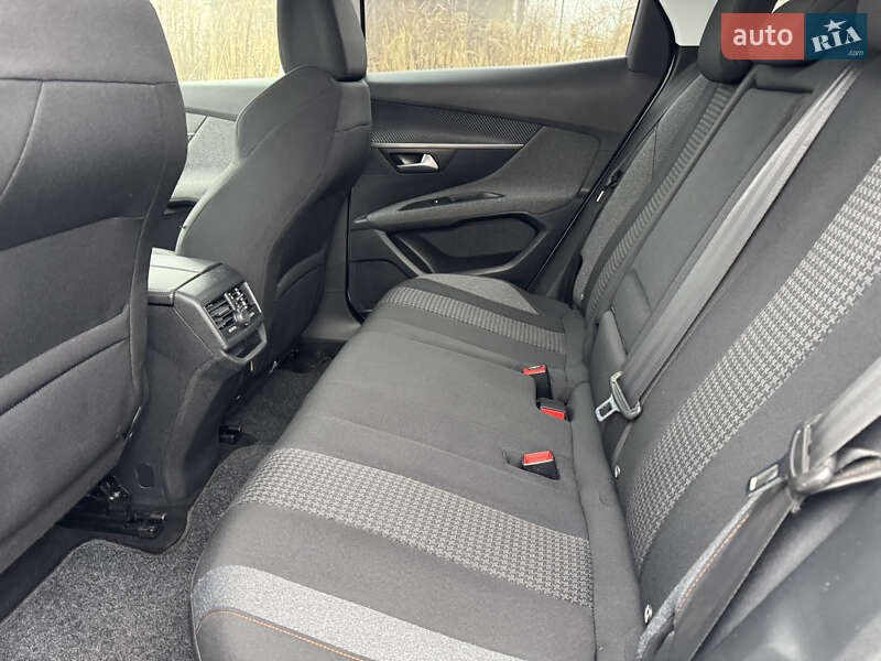 Позашляховик / Кросовер Peugeot 3008 2017 в Рівному