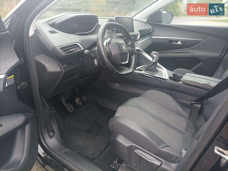 Позашляховик / Кросовер Peugeot 3008 2017 в Красилові