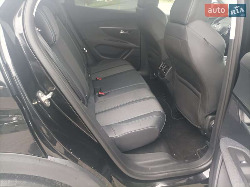 Позашляховик / Кросовер Peugeot 3008 2017 в Красилові