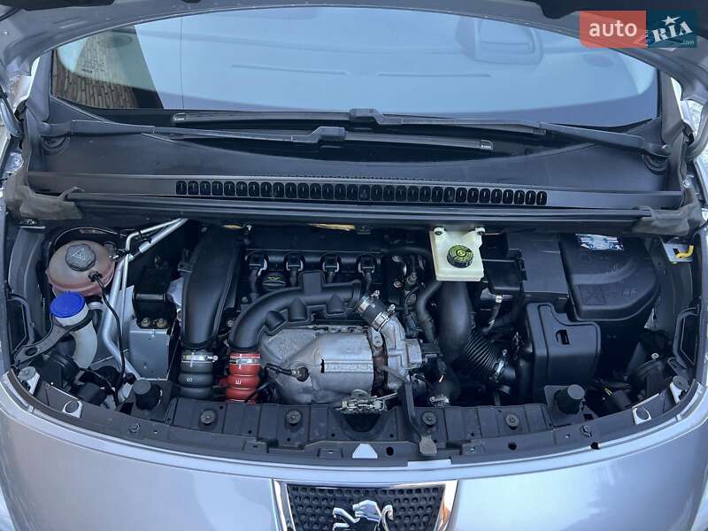 Позашляховик / Кросовер Peugeot 3008 2011 в Луцьку