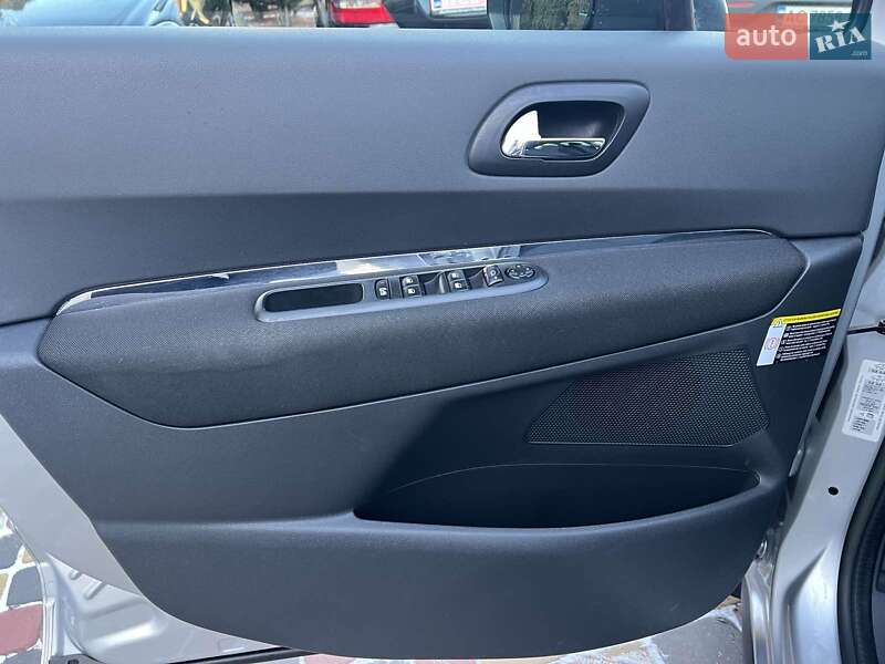 Позашляховик / Кросовер Peugeot 3008 2011 в Луцьку