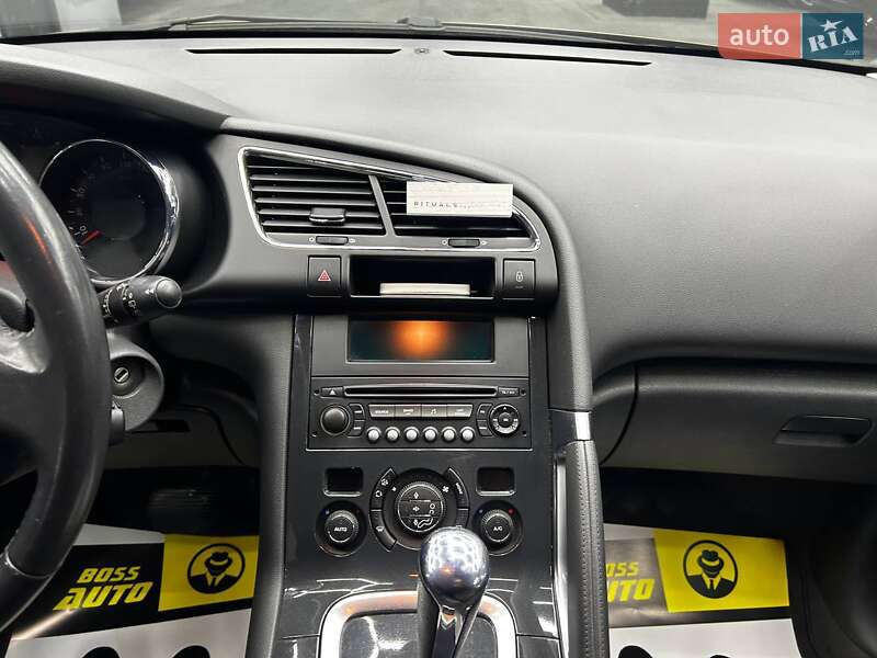 Позашляховик / Кросовер Peugeot 3008 2011 в Чернівцях